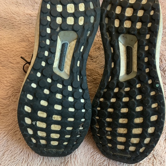 well worn running shoes - Picture 3 of 5